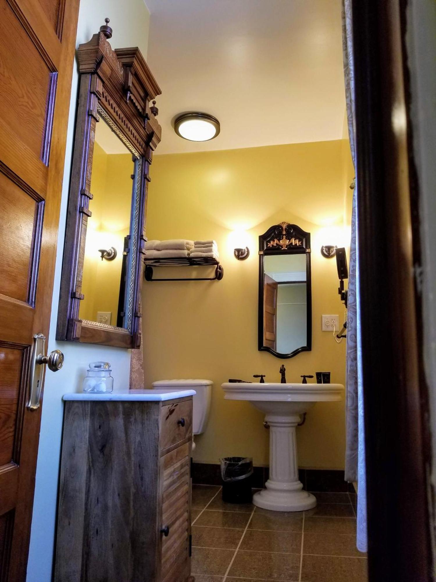 Buffalo Harmony House Room photo